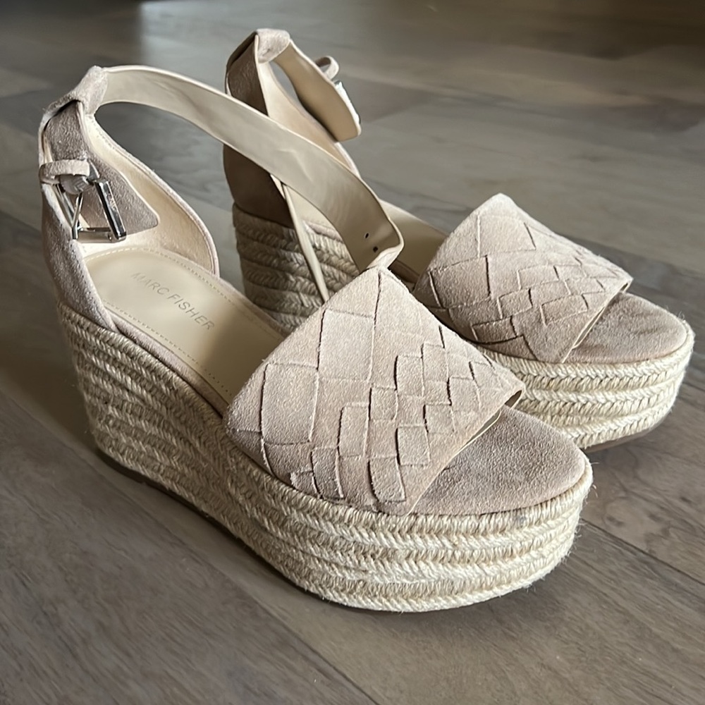 Brand new Marc Fischer nude suede platform wedge sandals - size 7.5